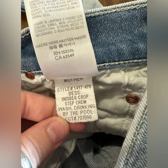 MOTHER The Insider Crop Step Chew Denim Jeans Drinking By The Pool Blue Size 24 - Picture 4 of 10